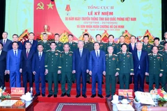 Tổng Bí thư Tô Lâm với lãnh đạo Bộ Quốc phòng và Tổng cục II. (Ảnh: ĐĂNG KHOA)