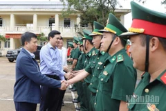 Đồng chí Y Thanh Hà Niê Kđăm, Ủy viên Trung ương Đảng, Bí thư Tỉnh ủy, Trưởng đoàn đại biểu Quốc hội tỉnh Lâm Đồng dẫn đầu đoàn công tác của Thường trực Tỉnh ủy Lâm Đồng đã có buổi làm việc với Đồn Biên phòng Đắk Lao và Đại đội Bộ binh 1.