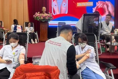 Chỉ trong một ngày, Bệnh viện Hữu Nghị tổ chức lễ hội hiến máu tình nguyện với thông điệp “Blouse trắng - Trái tim hồng” và tiếp nhận được 163 đơn vị máu.