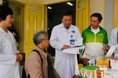 Đoàn công tác do Phó Giáo sư, Tiến sĩ, bác sĩ Nguyễn Thế Anh - Giám đốc Bệnh viện Hữu Nghị làm Trưởng đoàn.