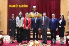 Các đại biểu chụp ảnh lưu niệm tại buổi tiếp.