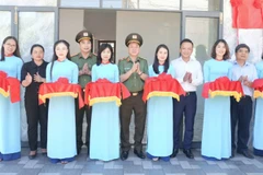 Ban Giám đốc Công an thành phố Đà Nẵng khánh thành, bàn giao 26 căn nhà hỗ trợ hộ nghèo tại xã Phước Năng, Phước Chánh, Phước Hiệp và Khâm Đức. (Ảnh: PV)