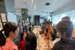 Lượng người có nhu cầu mua nhà ở xã hội tại Khu dân cư An Trung 2 tăng cao trong những ngày qua. (Ảnh: ANH ĐÀO)