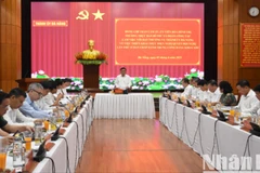 Thường trực Ban Bí thư Trần Cẩm Tú làm việc với Ban Thường vụ Thành ủy Đà Nẵng sáng 5/6. (Ảnh: ANH ĐÀO)
