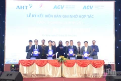 Sở Văn hóa, Thể thao và Du lịch Đà Nẵng ký kết biên bản với các đơn vị hàng không. (Ảnh: ANH ĐÀO)