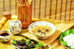 Bún ốc nguội là món ăn thanh nhã, đặc trưng của Hà Nội.