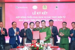Agribank và Trung tâm RAR - Bộ Công an ký kết triển khai dịch vụ xác thực điện tử qua VNeID trên ứng dụng Agribank Plus ngày 23/12/2024.