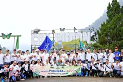 CBCNV cùng tham gia trồng rừng tại Vườn Quốc gia Cúc Phương.