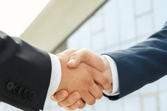 Sau khi giao dịch hoàn tất, Tập đoàn Tài chính Manulife sẽ tập trung trọn vẹn nguồn lực vào việc phục vụ khách hàng tại Việt Nam thông qua hoạt động kinh doanh cốt lõi tại Manulife Việt Nam.