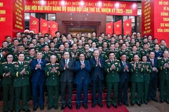 Tổng Bí thư Tô Lâm, Thủ tướng Phạm Minh Chính, Chủ tịch Quốc hội Trần Thanh Mẫn, Thường trực Ban Bí thư Trần Cẩm Tú cùng các đồng chí lãnh đạo Đảng, Nhà nước với các đại biểu dự Đại hội. 