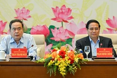 Bí thư Đảng ủy Chính phủ, Thủ tướng Chính phủ Phạm Minh Chính và Bí thư Đảng ủy Quốc hội, Chủ tịch Quốc hội Trần Thanh Mẫn chủ trì hội nghị.