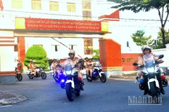Lực lượng Công an Cà Mau xuất phát diễu hành ngay sau lễ ra quân.