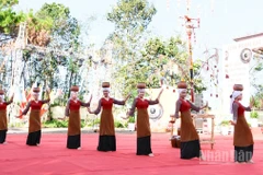 Nghệ nhân xã Bắc Bình biểu diễn tại Lễ bế mạc Liên hoan các câu lạc bộ cồng chiêng tỉnh Lâm Đồng lần thứ I, năm 2025.