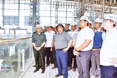 Thủ tướng Phạm Minh Chính kiểm tra hạng mục Nhà ga hành khách - Cảng hàng không quốc tế Long Thành. (Ảnh THANH GIANG)