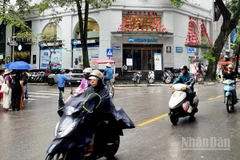 Dự báo do ảnh hưởng của không khí lạnh, khu vực Hà Nội có mưa vừa đến mưa to. (Ảnh minh họa: Đ.T)