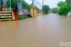 Nhiều tuyến đường tại xã nam Hải Lăng, tỉnh Quảng Trị bị ngập sâu từ 0,5-1m. (Ảnh: Trần Minh Hiếu)