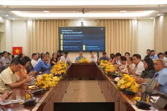Các nhà sáng tạo đã đối thoại trực tiếp với nghệ nhân làng nghề để tìm giải pháp hợp tác. 