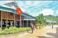 Người dân yên tâm sinh sống tại khu tái định cư Co Hương.