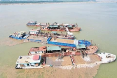 UBND tỉnh Phú Thọ quyết định xử phạt đối với Công ty cổ phần Hoàn Hảo về hành vi khai thác cát trái phép. Ảnh: ND