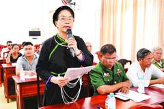Người có uy tín trong cộng đồng đóng góp ý kiến tại buổi gặp mặt với lãnh đạo tỉnh Đồng Nai.