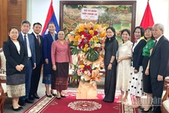 Đoàn cán bộ Đại sứ quán Lào chúc mừng Bộ Văn hóa, Thể thao và Du lịch nhân kỷ niệm 80 năm Ngày thành lập ngành. 