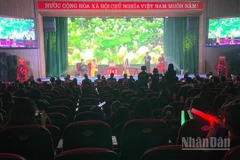 Biểu diễn văn nghệ tại chương trình giao lưu. 