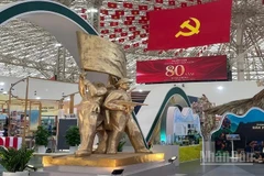 Khối mô hình tượng đài Chiến thắng Điện Biên Phủ tại không gian trưng bày của tỉnh Điện Biên. 