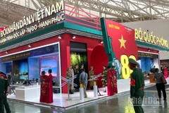 Không gian trưng bày trong nhà của Bộ Quốc phòng. 