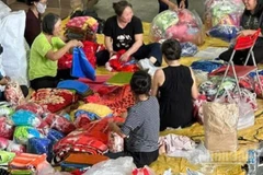 Hoạt động cứu trợ đồng bào miền trung, Tây Nguyên bị lũ lụt được hưởng ứng khắp cộng đồng. (Ảnh: THANH THẢO)