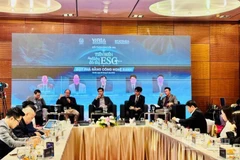 Các chuyên gia, diễn giả tham gia đối thoại. (Ảnh: HNV)