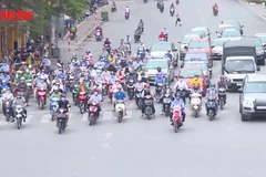 [Video] Đề xuất bảo đảm quỹ đất cho bãi đỗ và trạm sạc khi hạn chế xe xăng