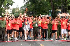 Hơn 6.000 tham gia, hưởng ứng chương trình “Cùng Việt Nam tiến bước”.