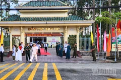 Đền thờ Bác Hồ được xây dựng trên vùng đất phía bắc nơi ngã tư của hai con kênh Long Mỹ II và Năm Căn giao nhau thuộc xã Lương Tâm, thành phố Cần Thơ