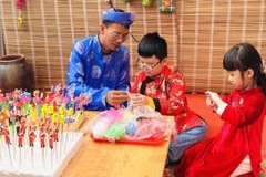 Xã Phượng Dực là nơi có làng nghề nặn tò he nổi tiếng.