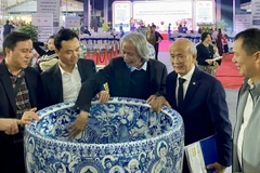 Những sản phẩm làng nghề đặc sắc được trưng bày, giới thiệu tại triển lãm.