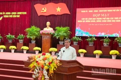 Đồng chí Đồng Văn Thanh, Phó Bí thư Thường trực Thành ủy, Chủ tịch Hội đồng nhân dân thành phố Cần Thơ phát biểu họp mặt.