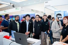 Song song với tiềm năng ngày càng lớn của AI, đầu tư vào con người vẫn là lợi thế cạnh tranh quan trọng. (Ảnh: HNV)