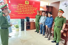 Phòng Cảnh sát kinh tế, Công an tỉnh Đắk Lắk thi hành các quyết định khởi tố.