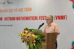 Giám đốc khoa học Viện Nghiên cứu cao cấp về Toán, GS, TSKH Ngô Bảo Châu phát biểu. (Ảnh: THÚY QUỲNH).