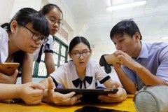 Nếu thiếu kỹ năng tự vệ số, các em học sinh dễ trở thành nạn nhân của những kẻ "tội phạm số".