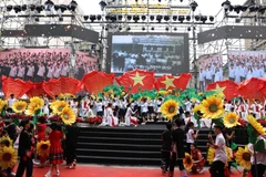 Tiết mục văn nghệ tại buổi lễ kỷ niệm. (Ảnh: Thanh Tùng)