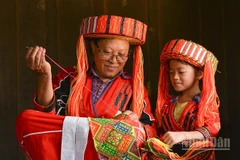 Phát huy giá trị văn hóa truyền thống gắn với phát triển du lịch.