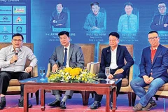 Các chuyên gia chia sẻ kinh nghiệm, giải pháp ứng dụng AI cho doanh nghiệp nhỏ và vừa tại một diễn đàn.