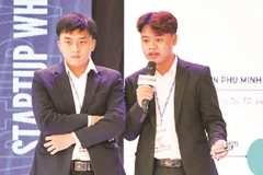 Nhóm sinh viên thuyết trình tại chung kết cuộc thi Startup Wheel 2024 - Cuộc thi khởi nghiệp lớn nhất Đông Nam Á, Bảng Vietnam Youth Startup.