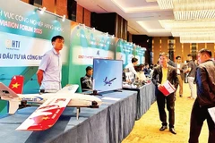 Các doanh nghiệp giới thiệu những sản phẩm, công nghệ mới tại Hội thảo quốc tế lĩnh vực công nghiệp hàng không năm 2025 do thành phố Hà Nội tổ chức.