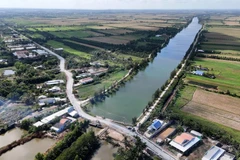 Hồ chứa nước ngọt Kênh Lấp dung tích 800.000 m3 phục vụ cho hơn 200 nghìn hộ dân tại xã Phước Ngãi (tỉnh Vĩnh Long) và các địa phương lân cận. (Ảnh HOÀNG TRUNG)