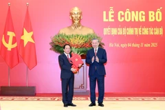 Tổng Bí thư Tô Lâm trao Quyết định của Bộ Chính trị điều động, phân công, bổ nhiệm đồng chí Trịnh Văn Quyết giữ chức Trưởng Ban Tuyên giáo và Dân vận Trung ương. 