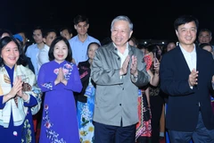 Tổng Bí thư Tô Lâm và các đại biểu dự Ngày hội Đại đoàn kết toàn dân tộc với nhân dân phường Thượng Cát, thành phố Hà Nội.