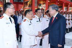 Tổng Bí thư Tô Lâm với các đại biểu dự Đại hội đại biểu Đảng bộ Công an Trung ương lần thứ VIII, nhiệm kỳ 2025-2030. 