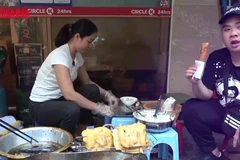 [Video] Không dùng găng tay khi tiếp xúc trực tiếp thực phẩm chín, chủ quán có thể bị phạt đến 1 triệu đồng